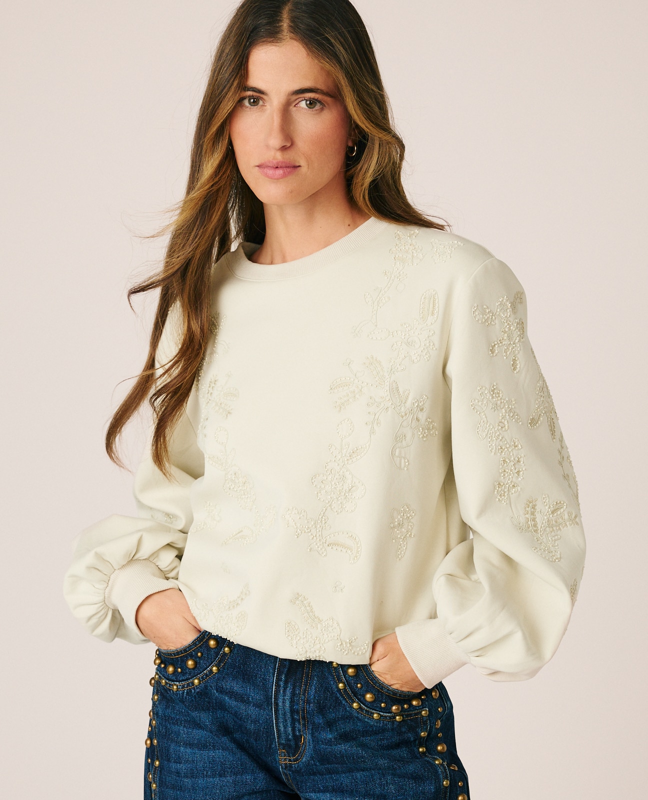 Sudadera de mujer con bordados florales - Alma en Pena - Hueso Hueso-2