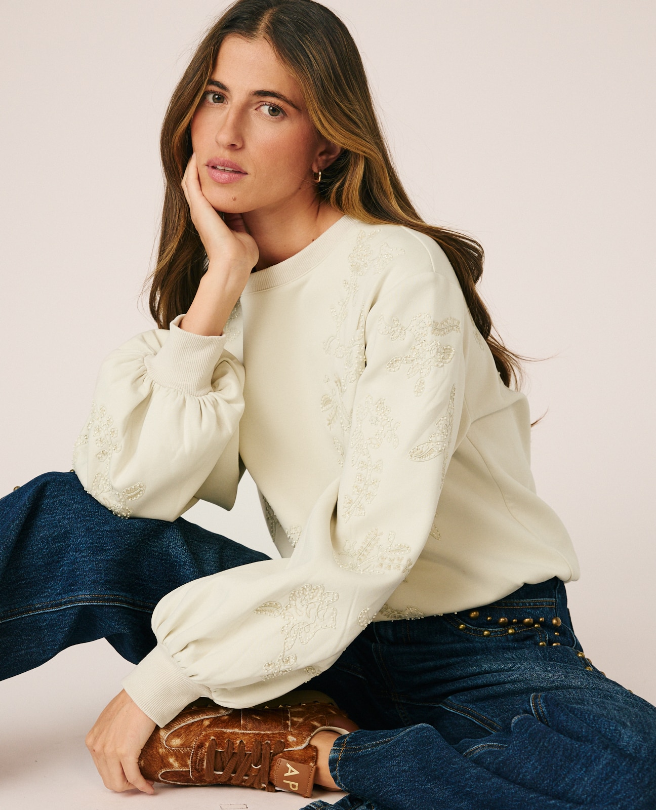 Sudadera de mujer con bordados florales - Alma en Pena - Hueso Hueso-4