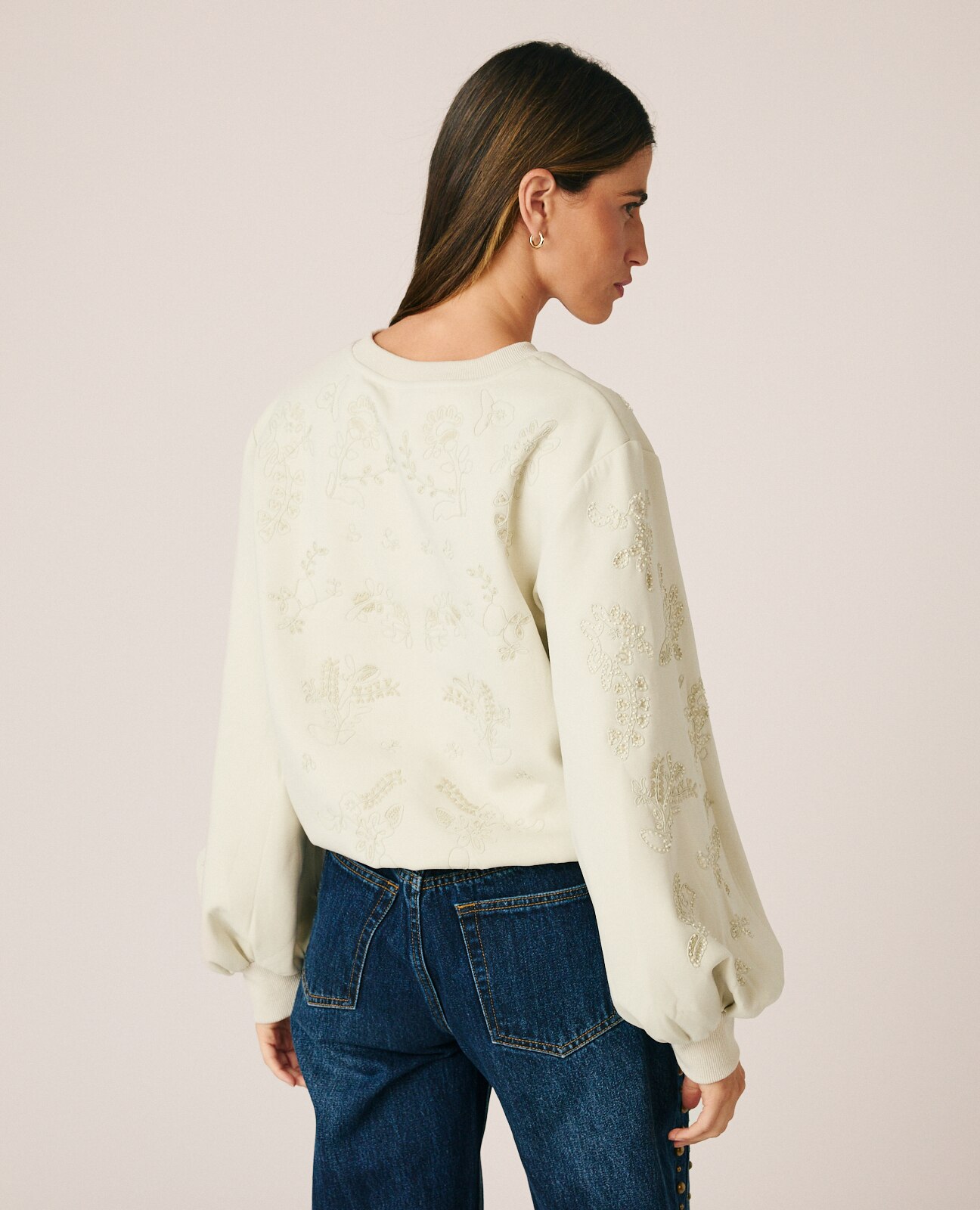 Sudadera de mujer con bordados florales - Alma en Pena - Hueso Hueso-8