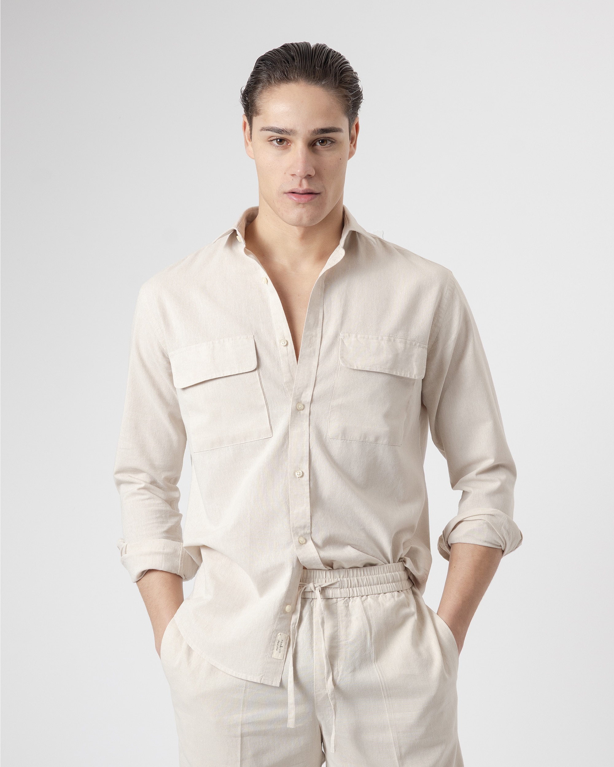 PuroEgo - Camisa set de hombre marrón claro.