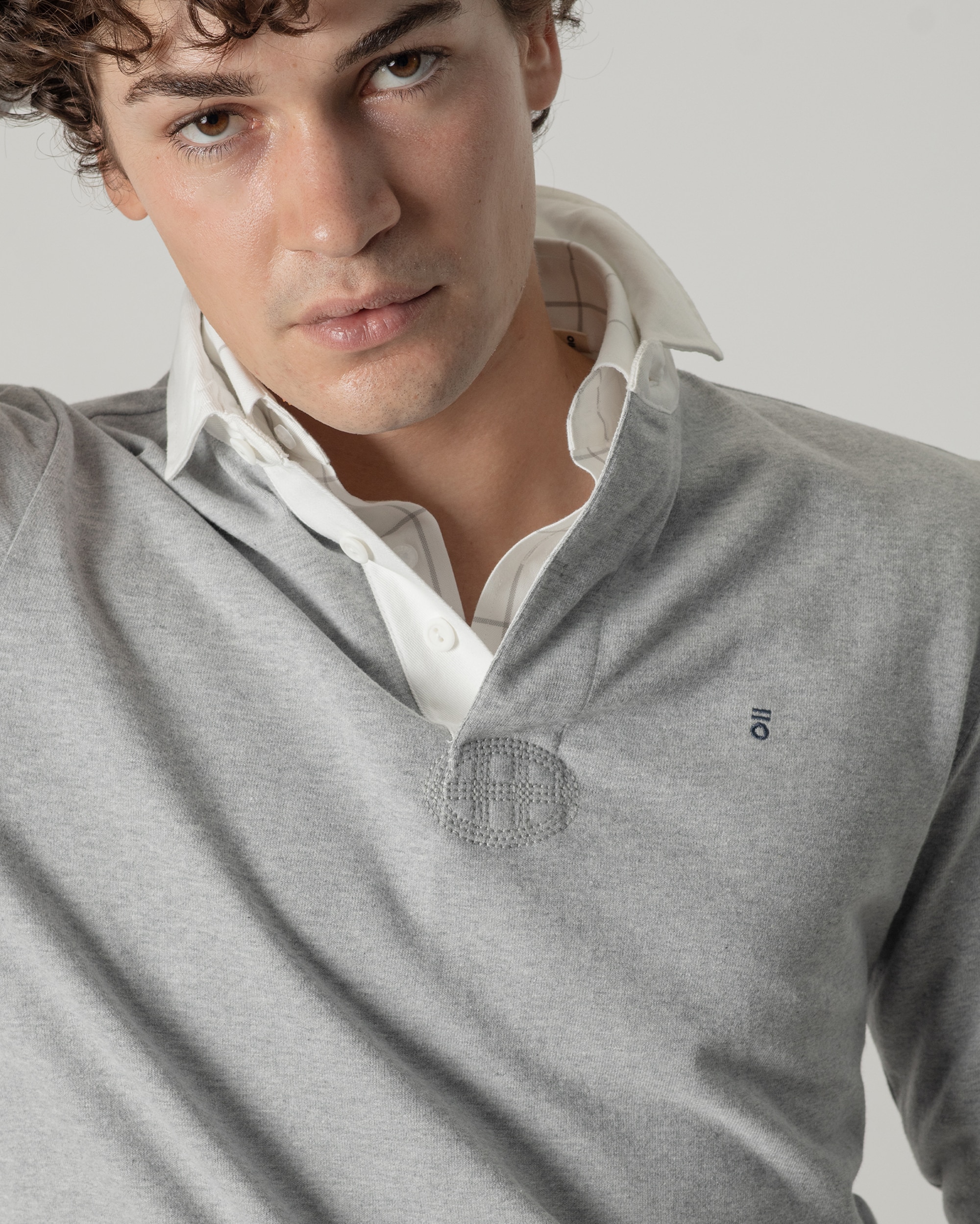 Imagen 3 de Polo liso manga larga de hombre cuello contraste - PuroEgo - Gris claro Gris claro