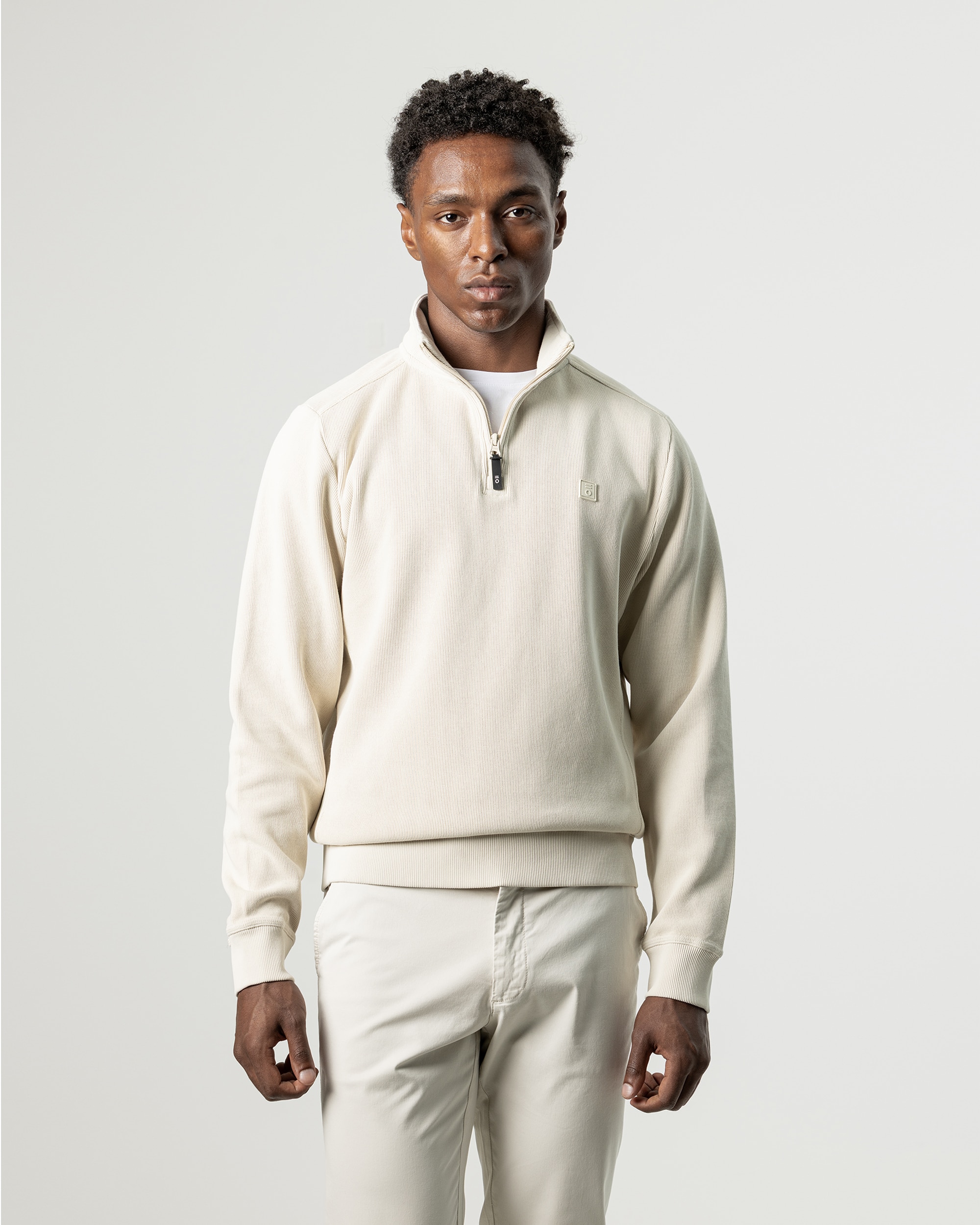 Imagen 0 de Sudadera cuello mock media cremallera de hombre Crudo
