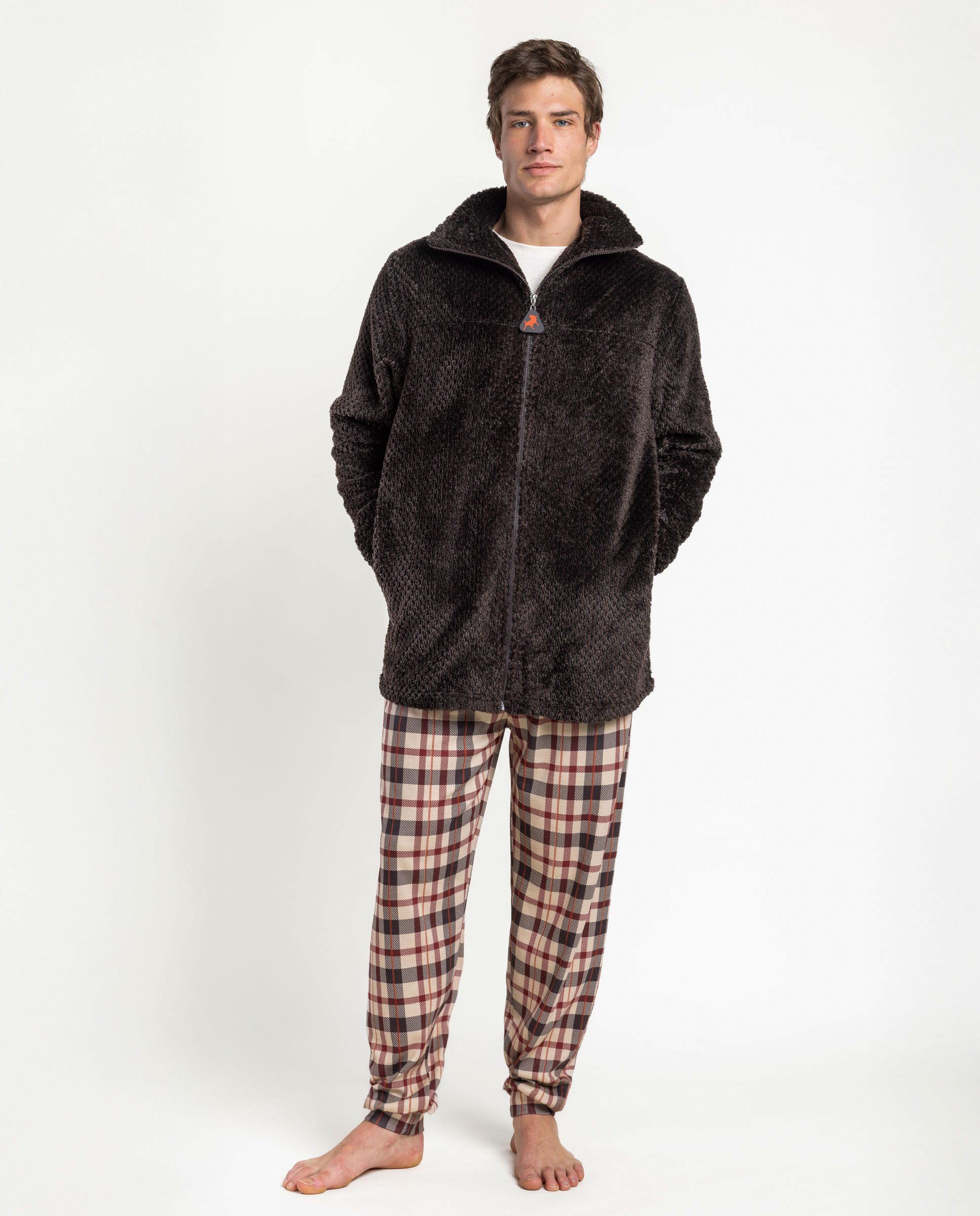 Imagen 0 de Bata de manga larga de hombre de tejido polar con cremallera Marrón