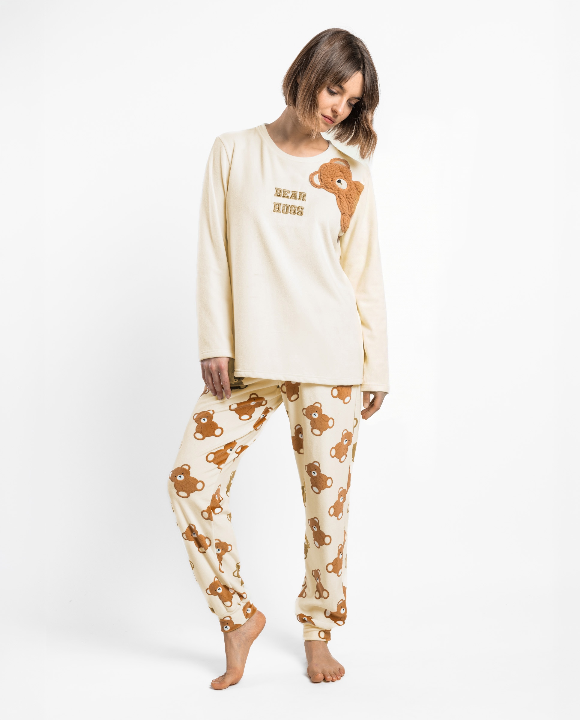 Imagen 0 de Pijama largo de mujer de tejido terciopelo Crudo