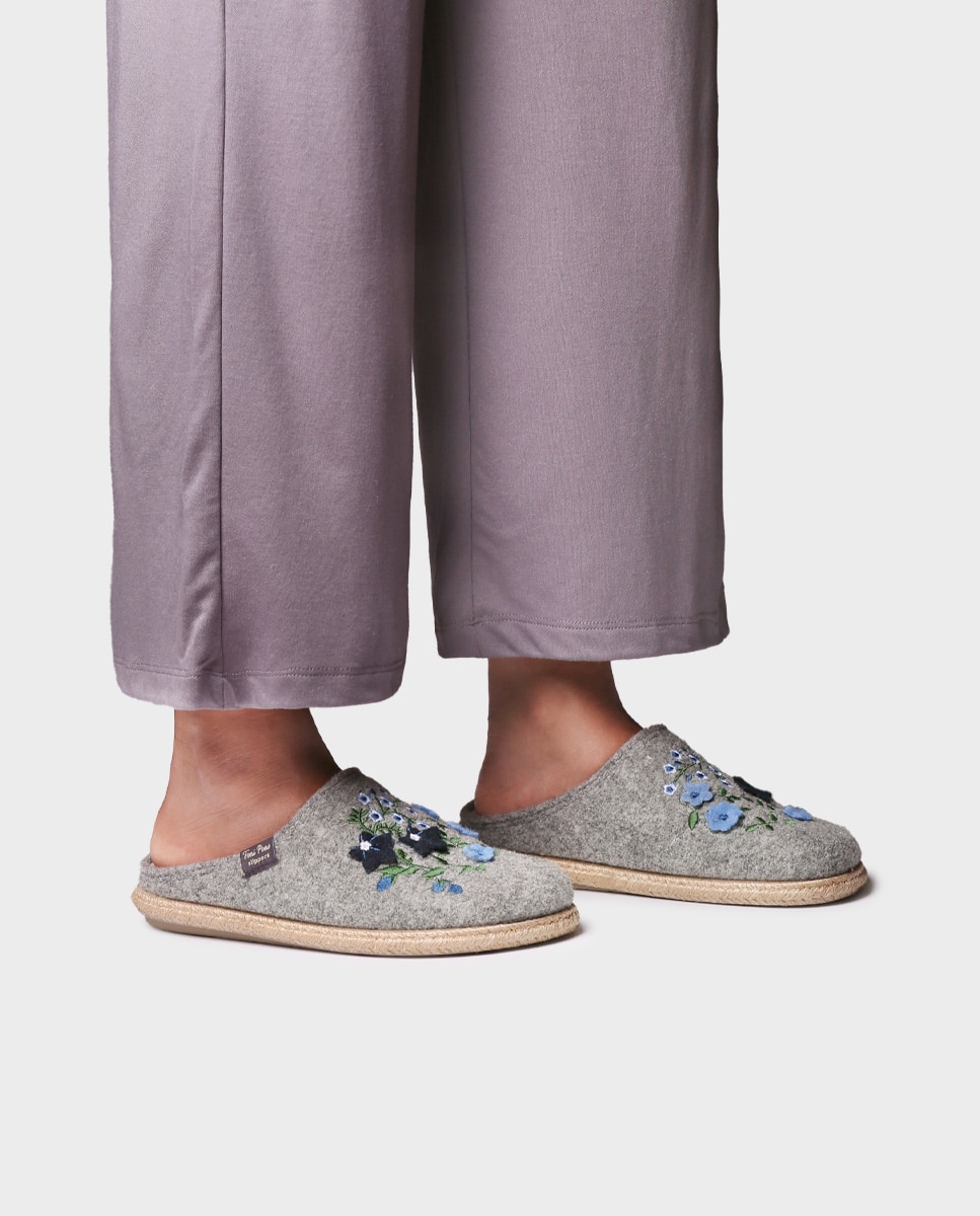 Zapatillas de casa abiertas de mujer con bordado - Toni Pons - Gris plomo Gris plomo-2