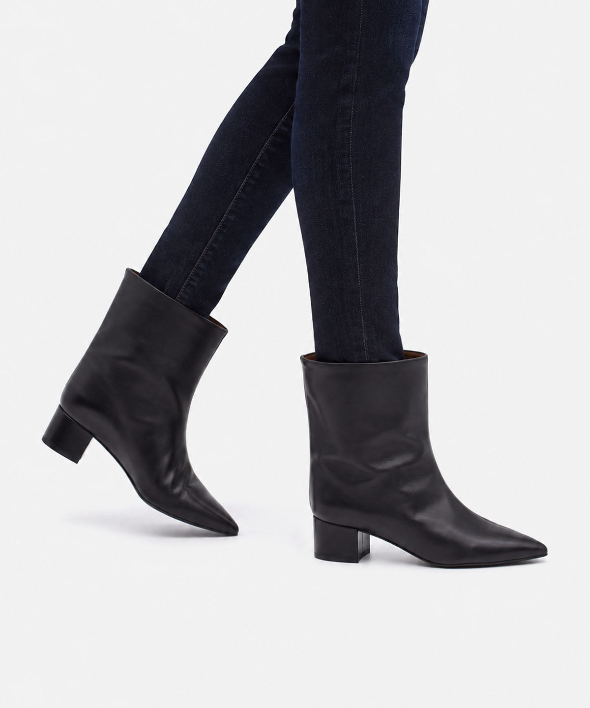 Botines básicos de mujer de tacón cómodo de estilo gaucho de piel lisa semibrillo, alana - Ángel Alarcón - Negro Negro-4