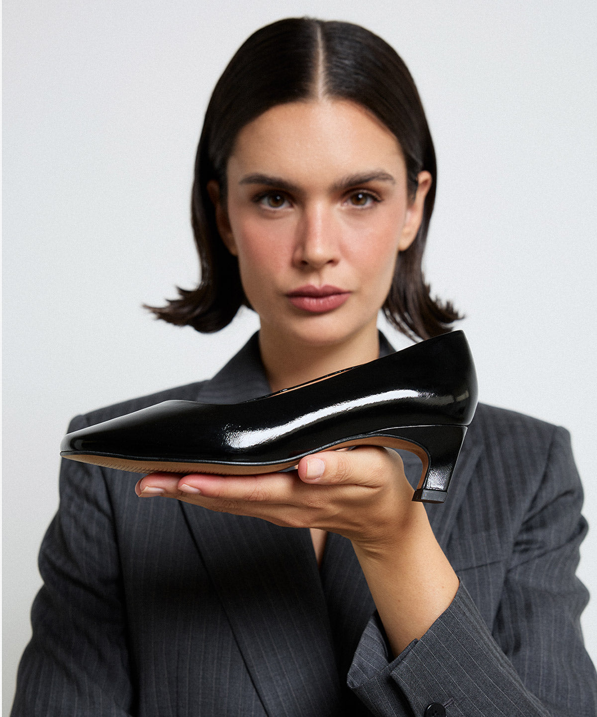 Imagen 3 de Zapatos de salón de mujer de tacón bajo cómodo de piel brillan textu., amaris - Ángel Alarcón - Negro Negro