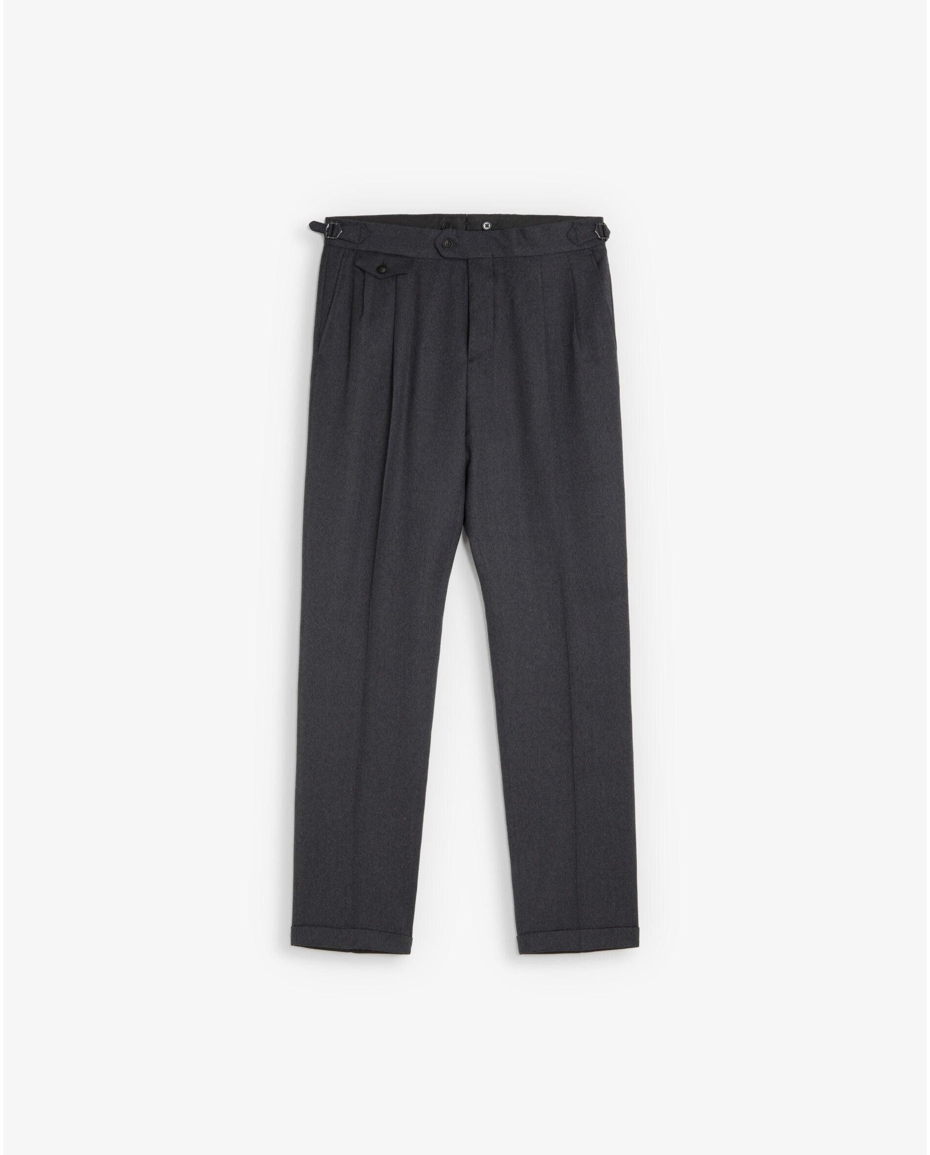 Pantalón chino de hombre con pinzas delanteras y ajuste lateral con botones - Scalpers - Gris Gris-1