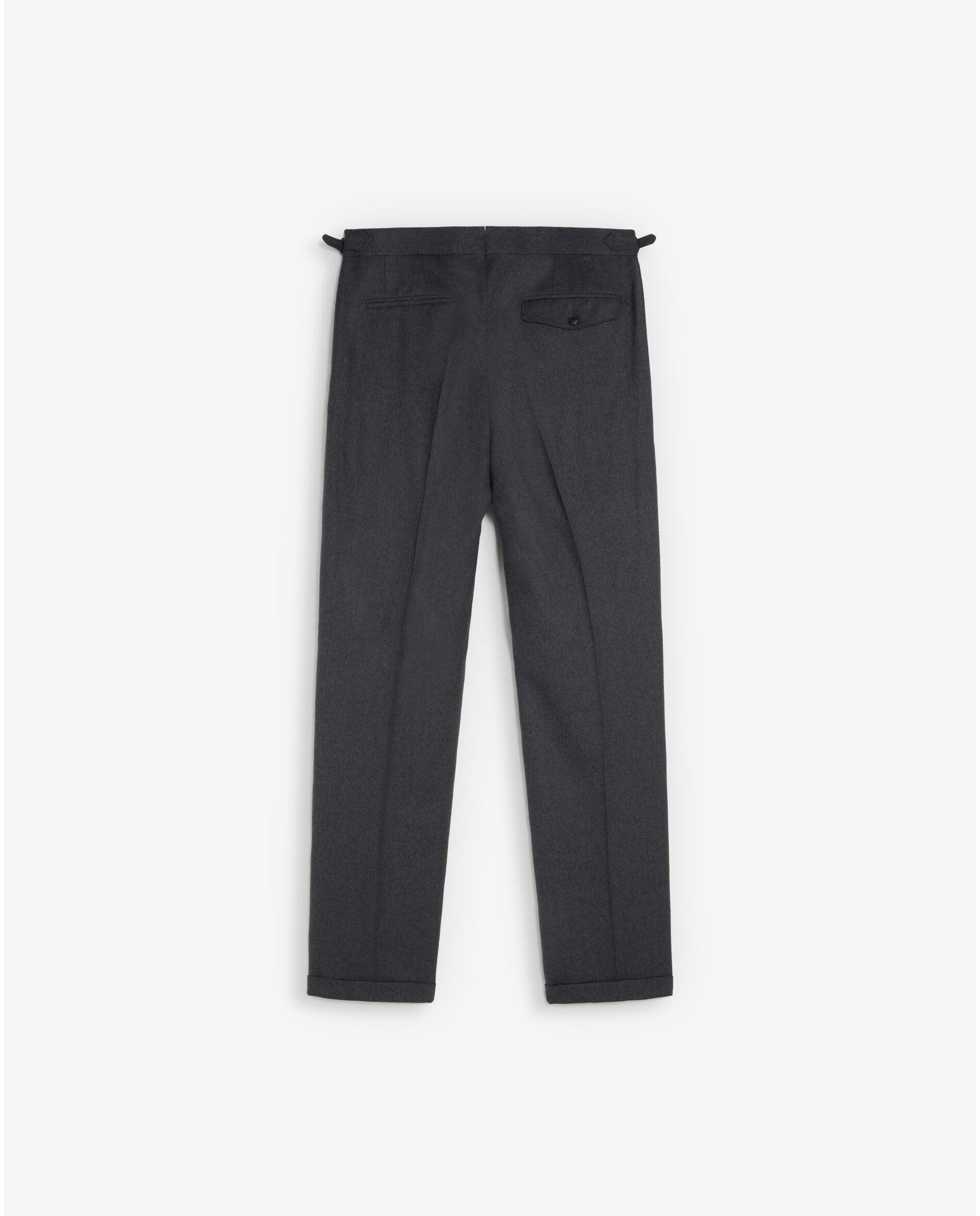 Pantalón chino de hombre con pinzas delanteras y ajuste lateral con botones - Scalpers - Gris Gris-2