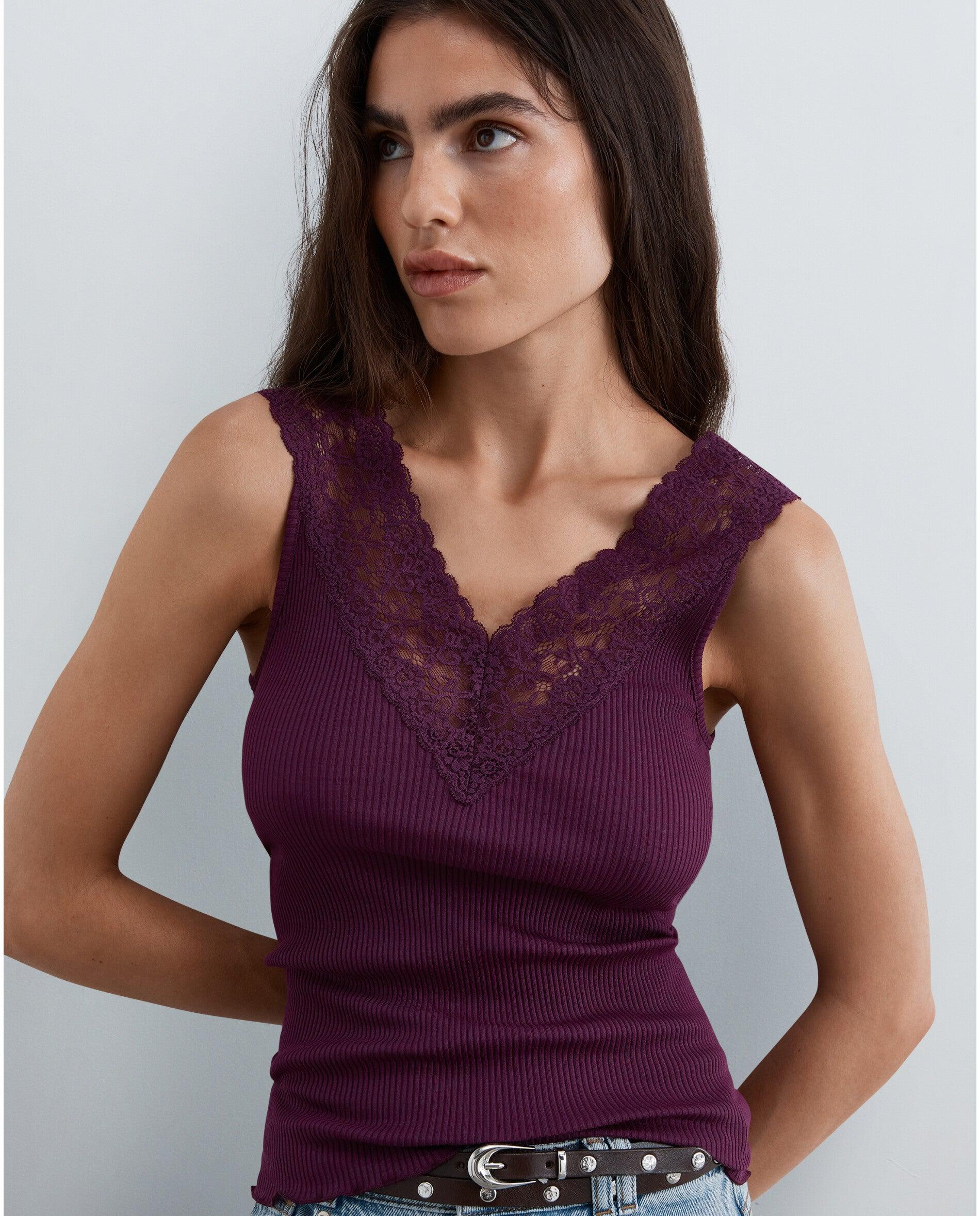 Top de mujer de canalé con detalles de encaje - Scalpers - Berenjena Berenjena-1