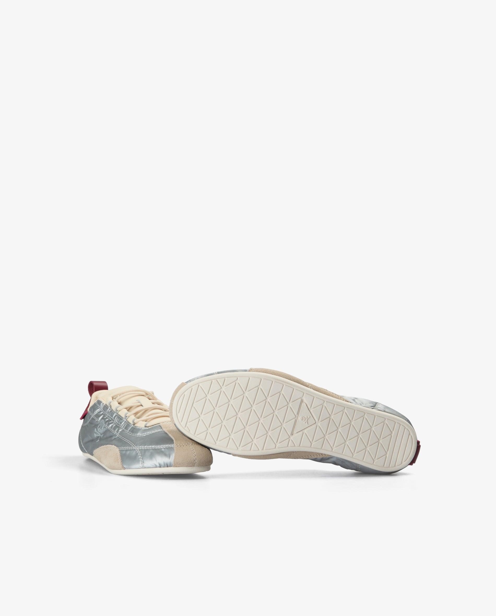 Imagen 4 de Zapatillas retro de mujer en tejido metalizado con suela plana - Scalpers - Plata Plata