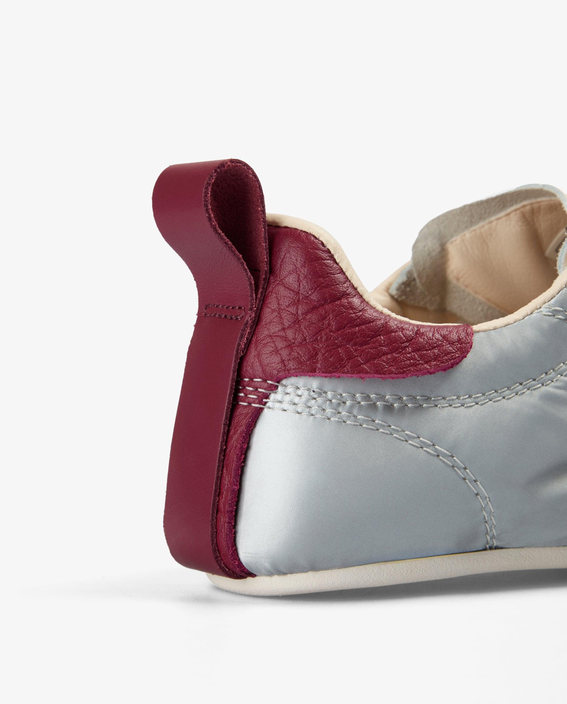 Imagen 7 de Zapatillas retro de mujer en tejido metalizado con suela plana - Scalpers - Plata Plata