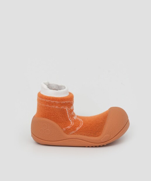 Imagen 0 de Patucos de bebés de bambú y algodón en color teja con dibujo símil zapatilla