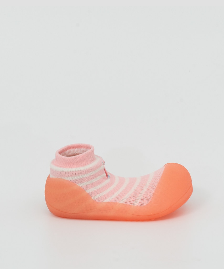 Imagen 0 de Patucos de bebé tejido nylon color rosa con detalle bordado