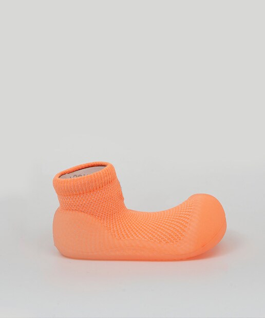 Imagen 0 de Patucos de bebés tejido nylon color naranja con detalle bordado