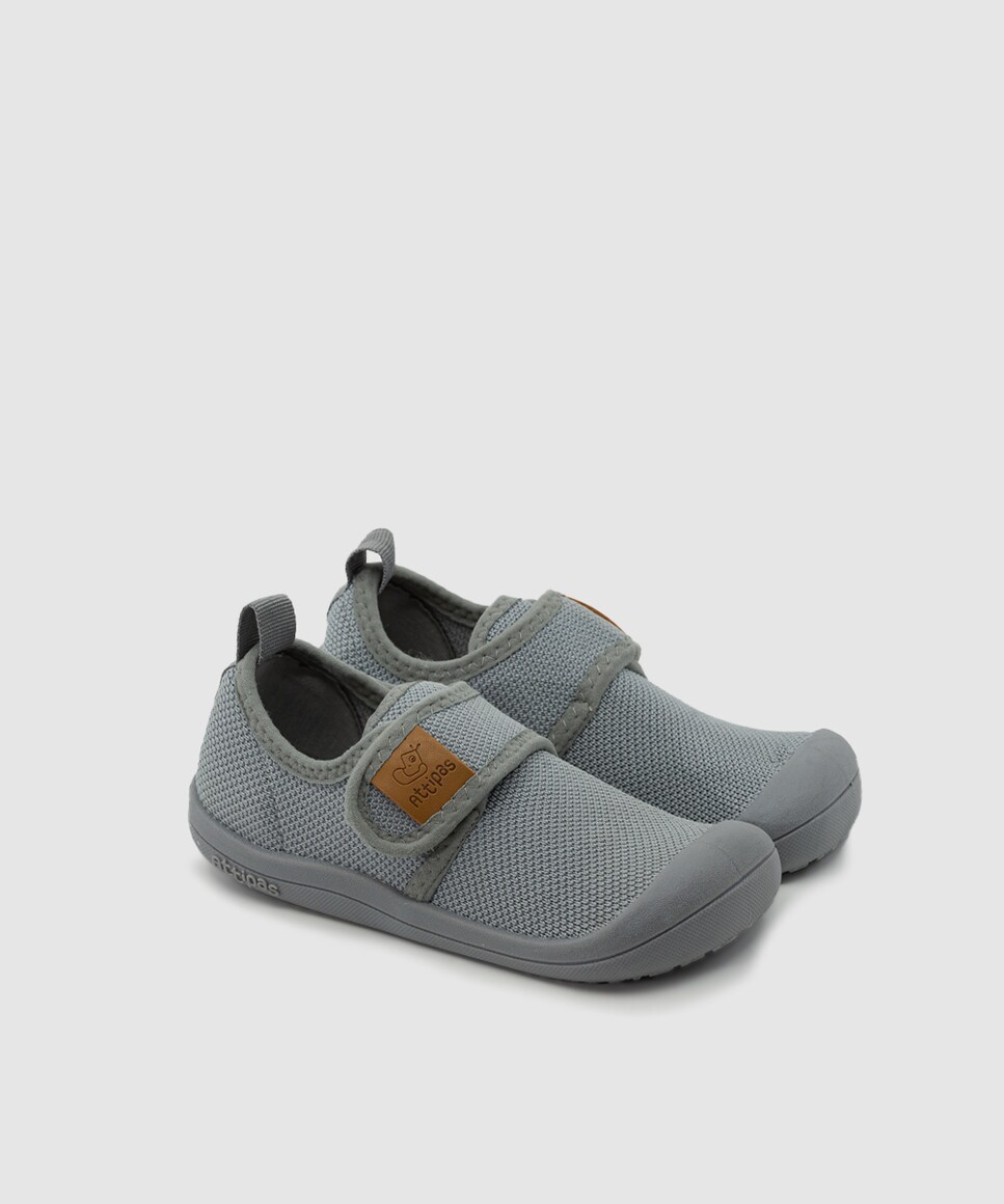Zapatillas deportivas de bebé con cierre adherente color gris
