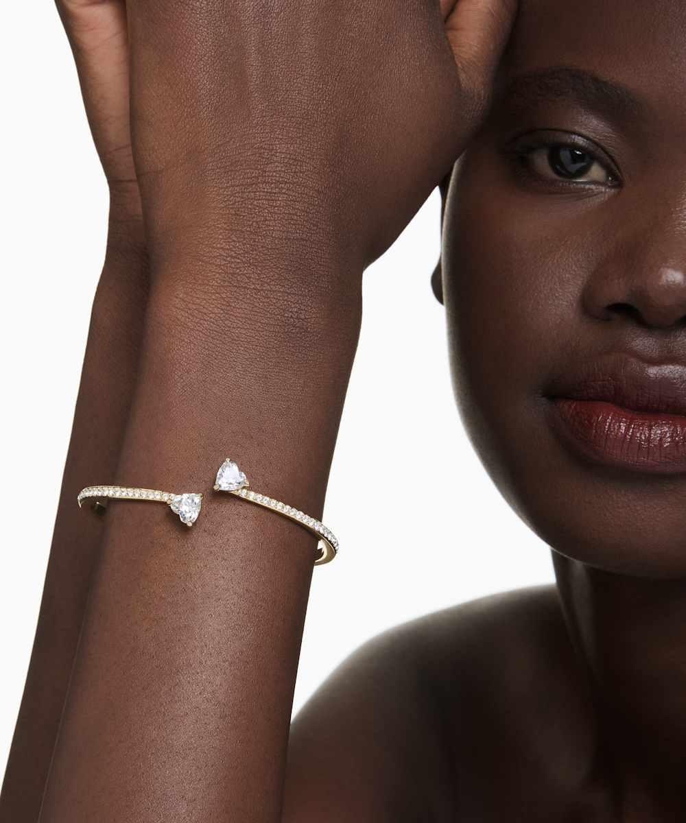 Brazalete mesmera bañada en oro  con corazones de circonitas Blanco Swarovski Blanco-6