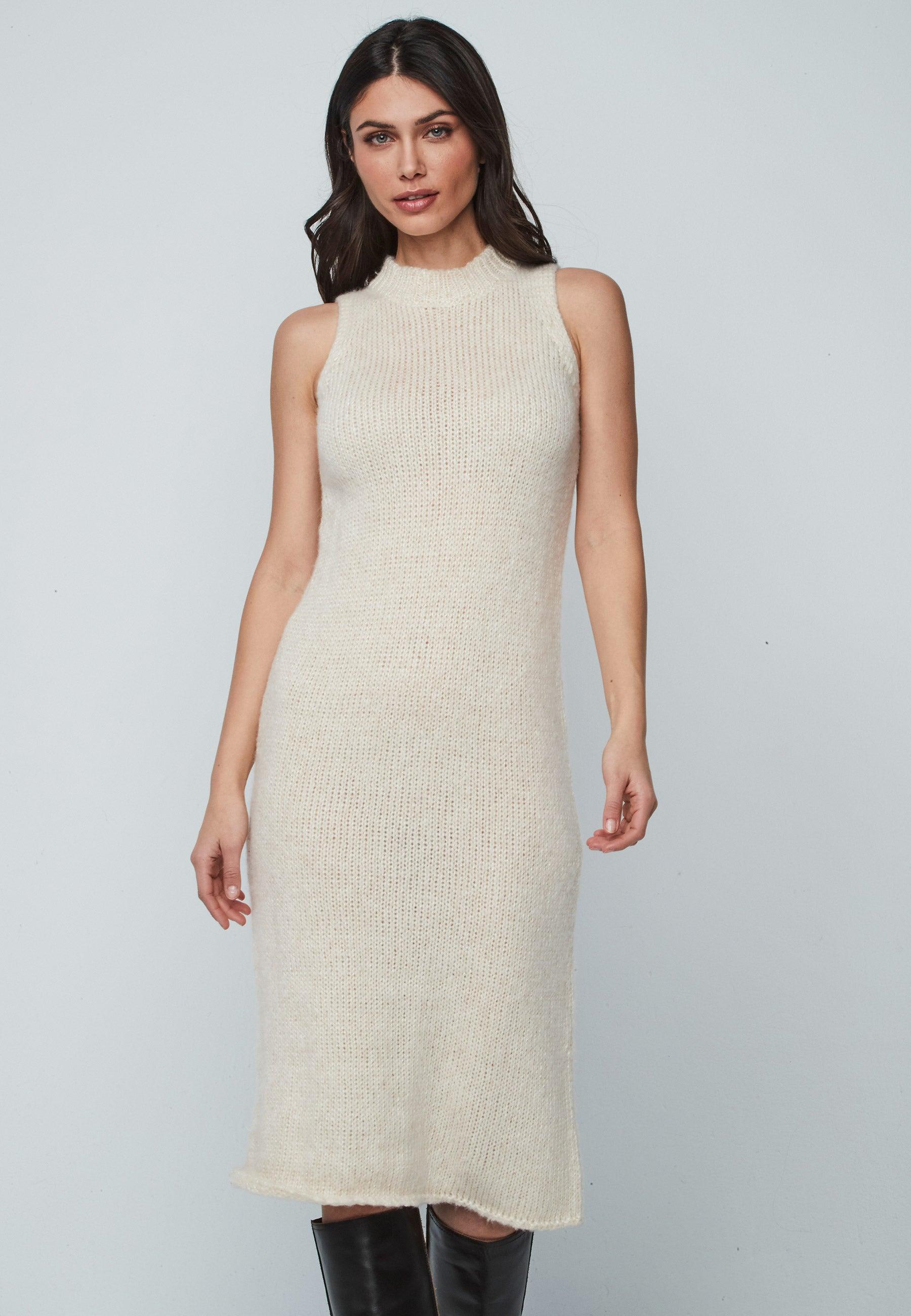 Dolores Promesas - Vestido de punto sin mangas y cuello subido con corte entallado.