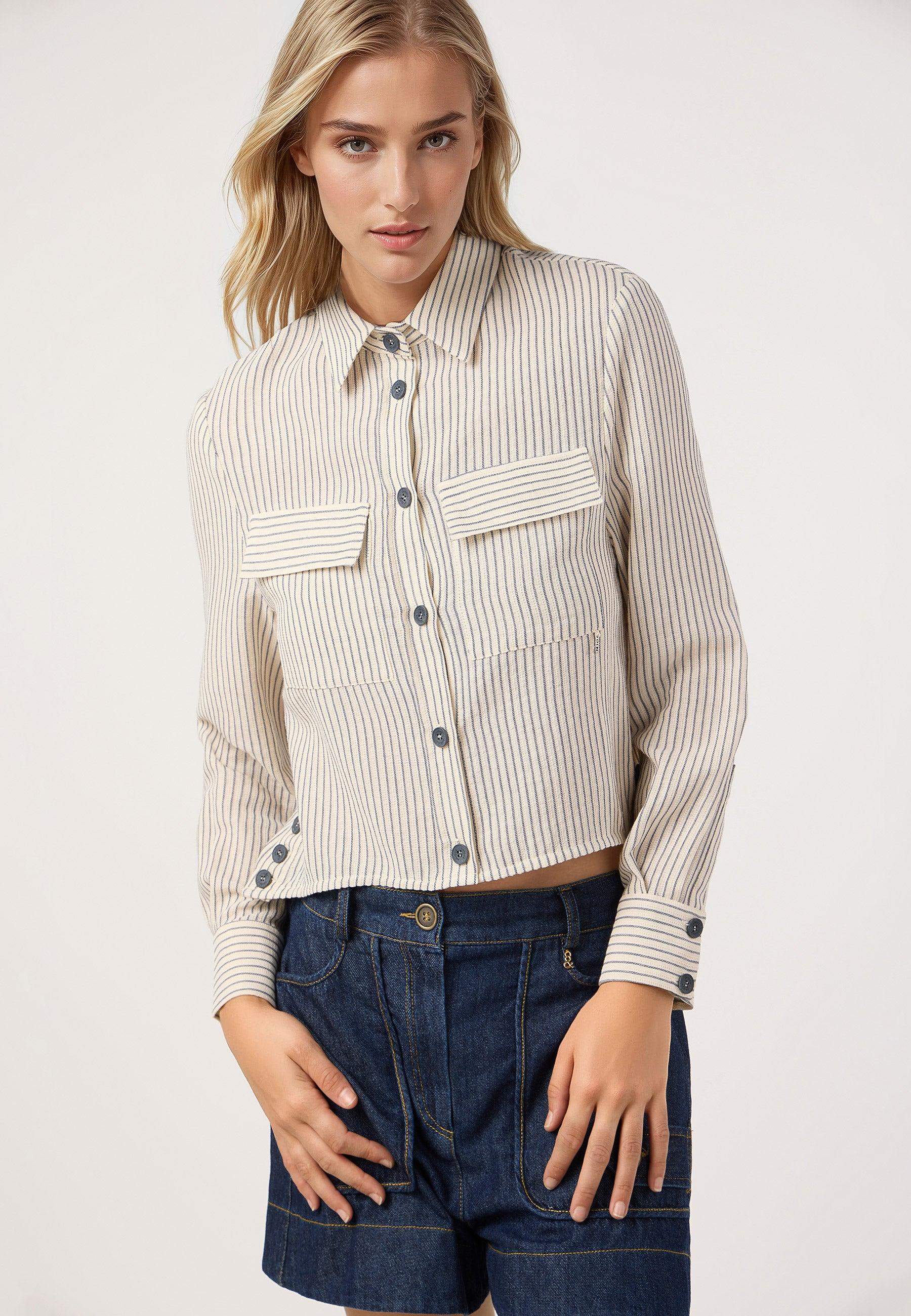 Dolores Promesas - Camisa de mujer con cuello camisero y cierre frontal con botones.