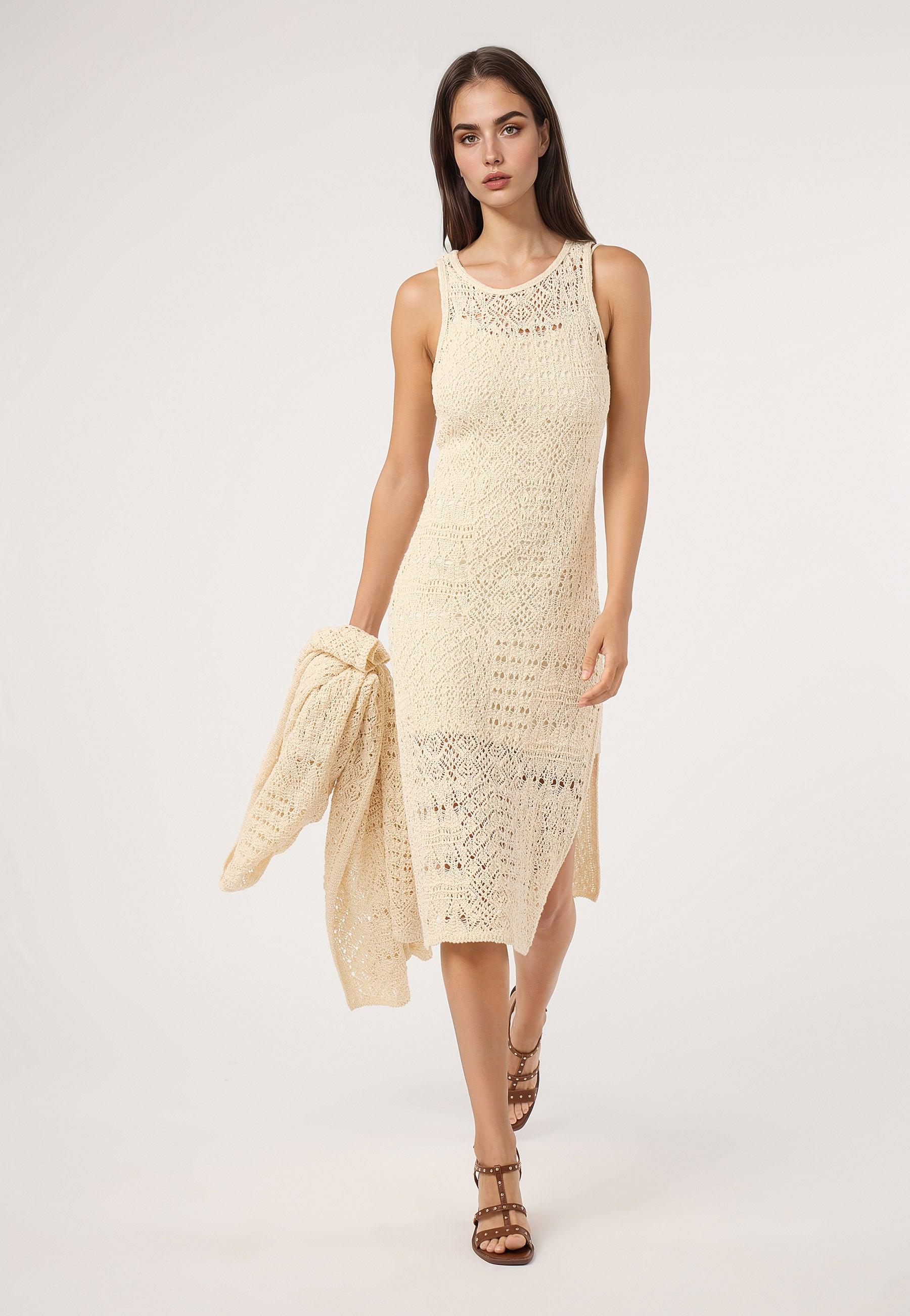 Dolores Promesas - Vestido midi de punto calado de escote redondo y abertura lateral.