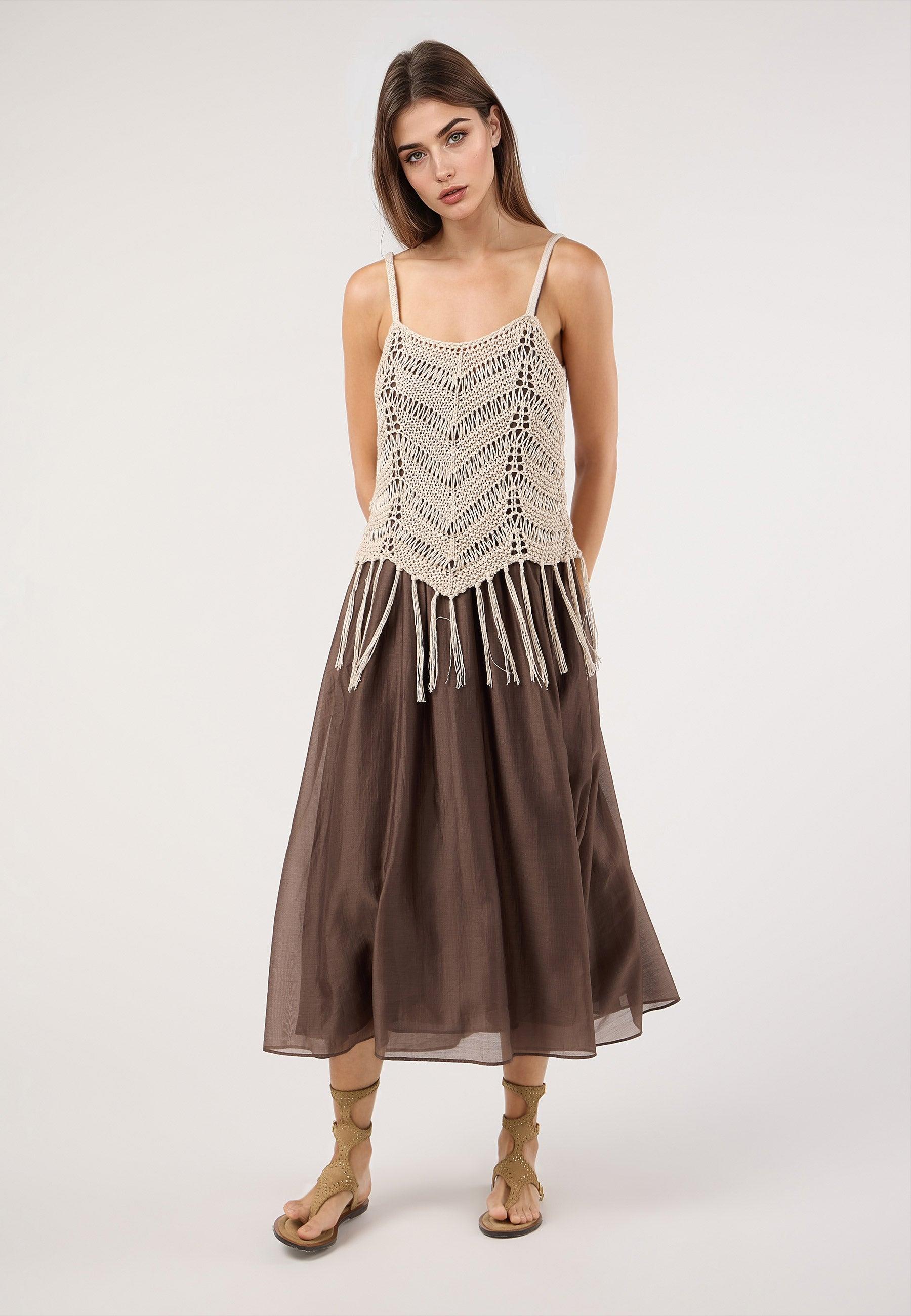 Dolores Promesas - Vestido midi con tirantes finos y detalle de flecos en el bajo.