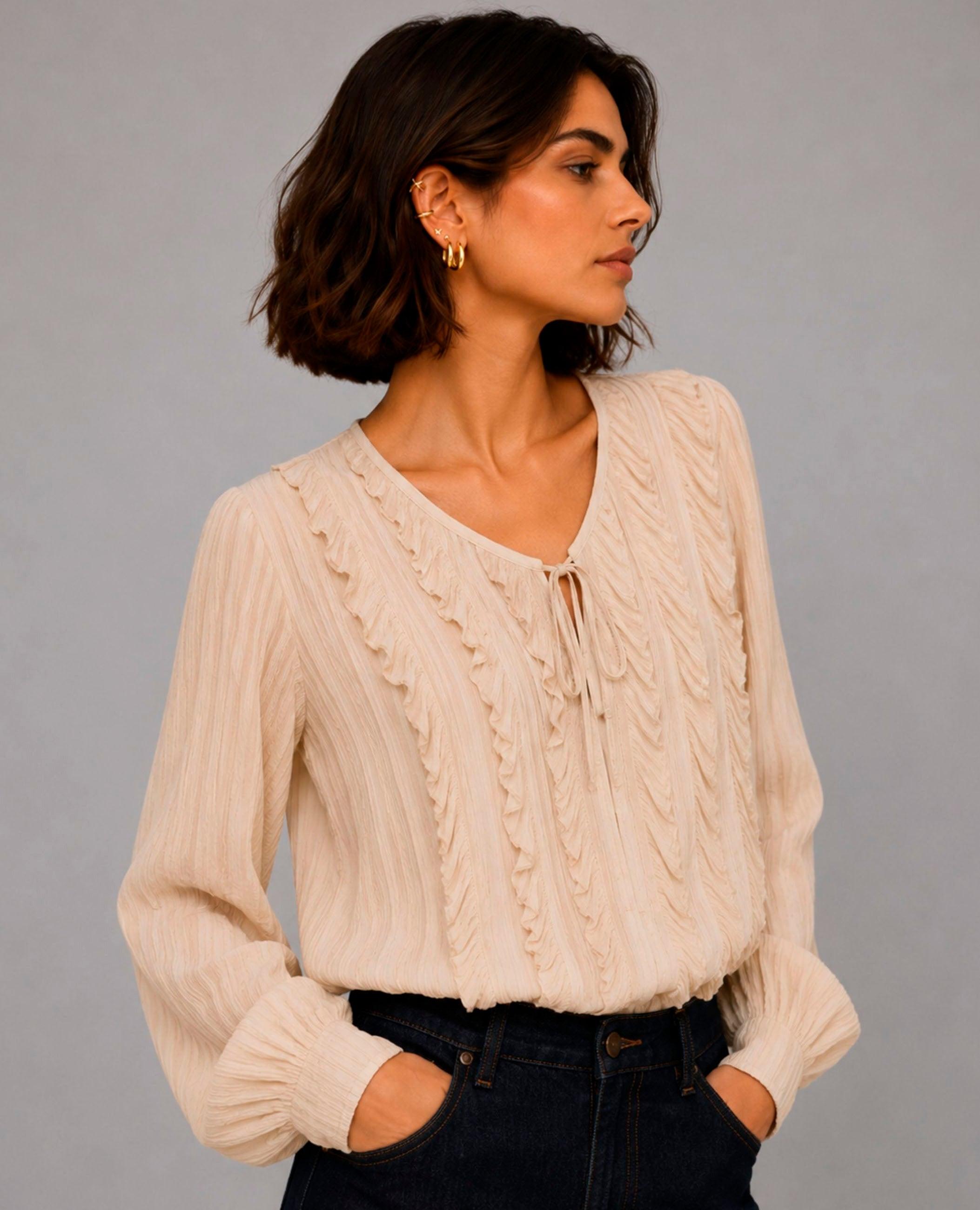 Blusa de mujer violeta con volantes y cuello pico - Dolores Promesas - Beige Beige-2