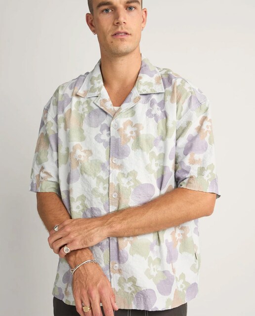 Imagen 0 de Camisa de hombre Relaxed Floral Camo de manga corta relaxed fit
