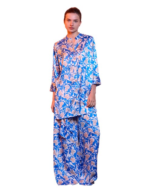 Imagem 0 de Blusa comprida acetinada e estampada